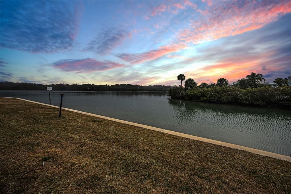 На продажу: $449,900 (2 спален, 2 ванн, 1208 Квадратных фут)