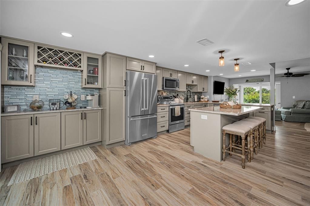 На продажу: $449,900 (2 спален, 2 ванн, 1208 Квадратных фут)