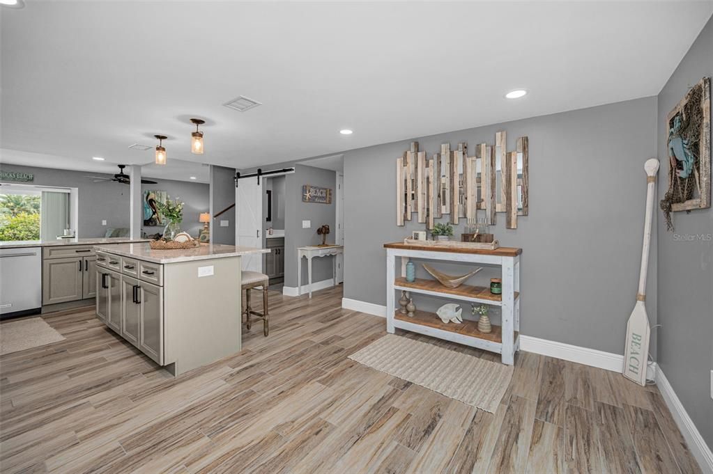 На продажу: $449,900 (2 спален, 2 ванн, 1208 Квадратных фут)