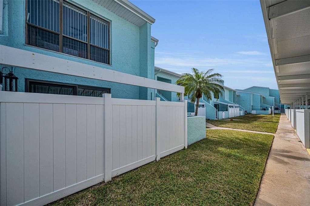 На продажу: $449,900 (2 спален, 2 ванн, 1208 Квадратных фут)