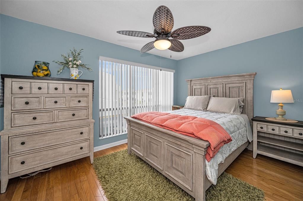 На продажу: $449,900 (2 спален, 2 ванн, 1208 Квадратных фут)