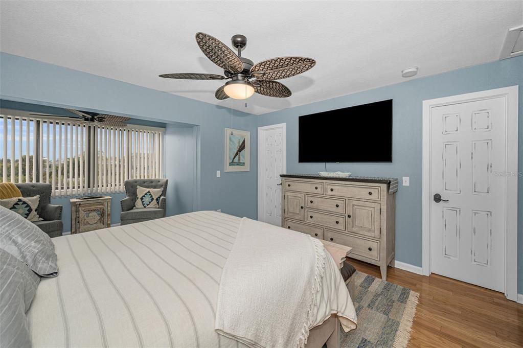 На продажу: $449,900 (2 спален, 2 ванн, 1208 Квадратных фут)