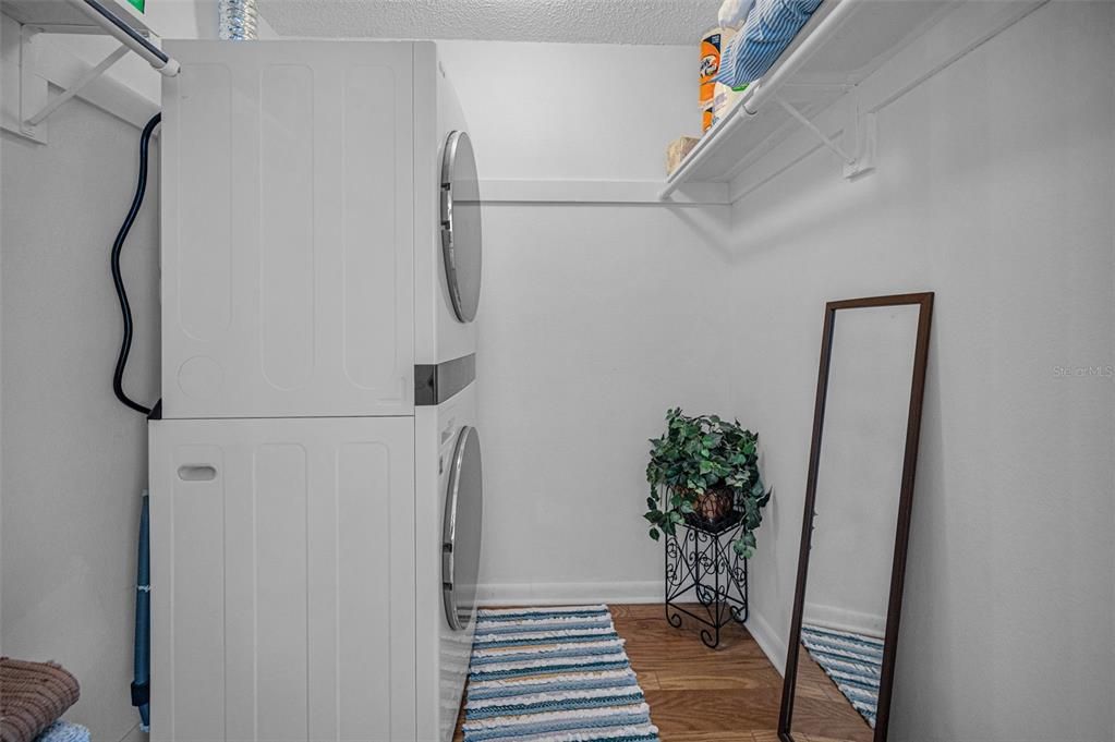 На продажу: $449,900 (2 спален, 2 ванн, 1208 Квадратных фут)