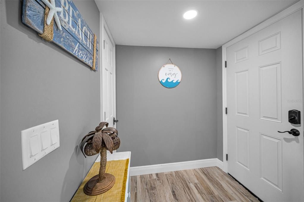 На продажу: $449,900 (2 спален, 2 ванн, 1208 Квадратных фут)