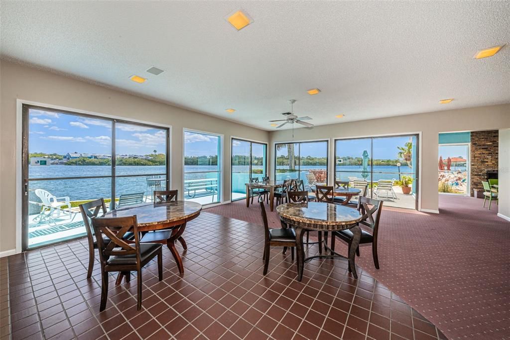 На продажу: $449,900 (2 спален, 2 ванн, 1208 Квадратных фут)