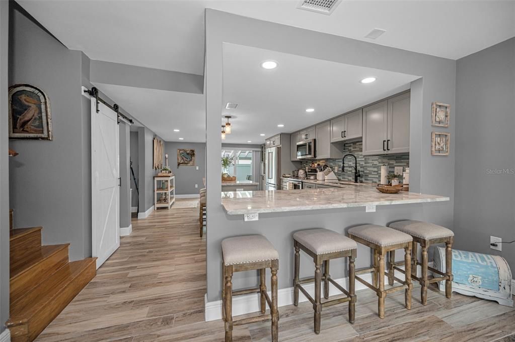 На продажу: $449,900 (2 спален, 2 ванн, 1208 Квадратных фут)