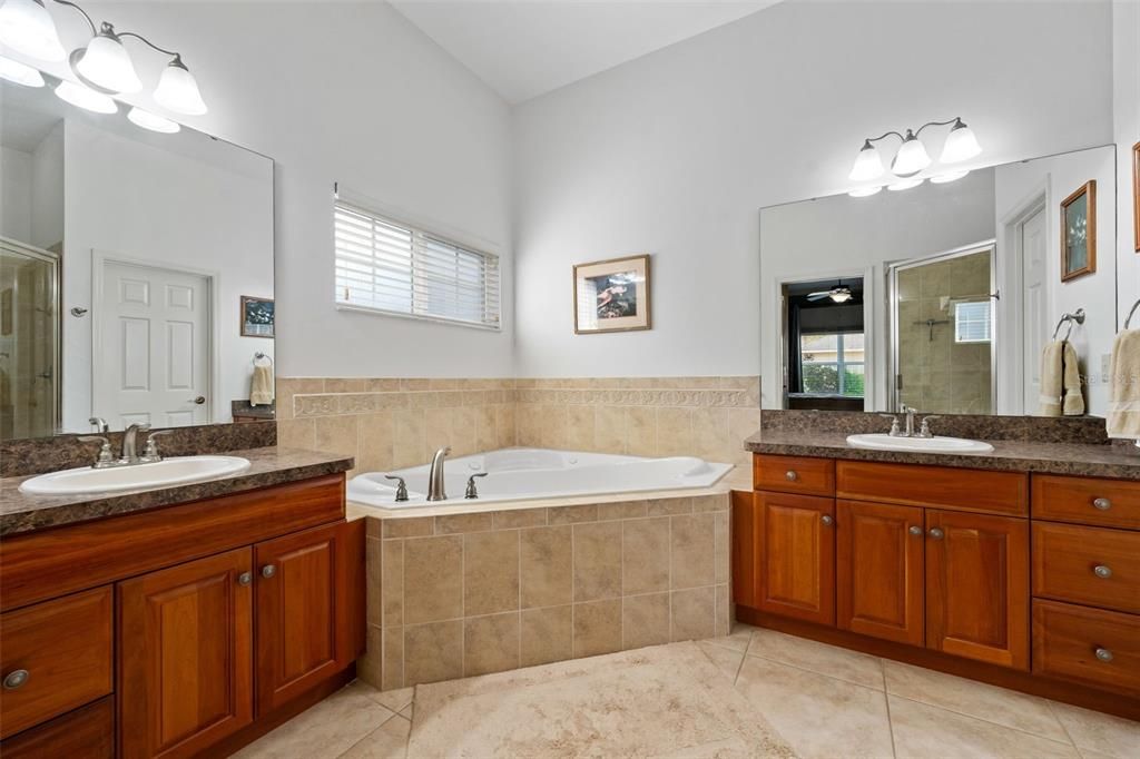 For Sale: $485,000 (3 beds, 2 baths, 1952 Square Feet)