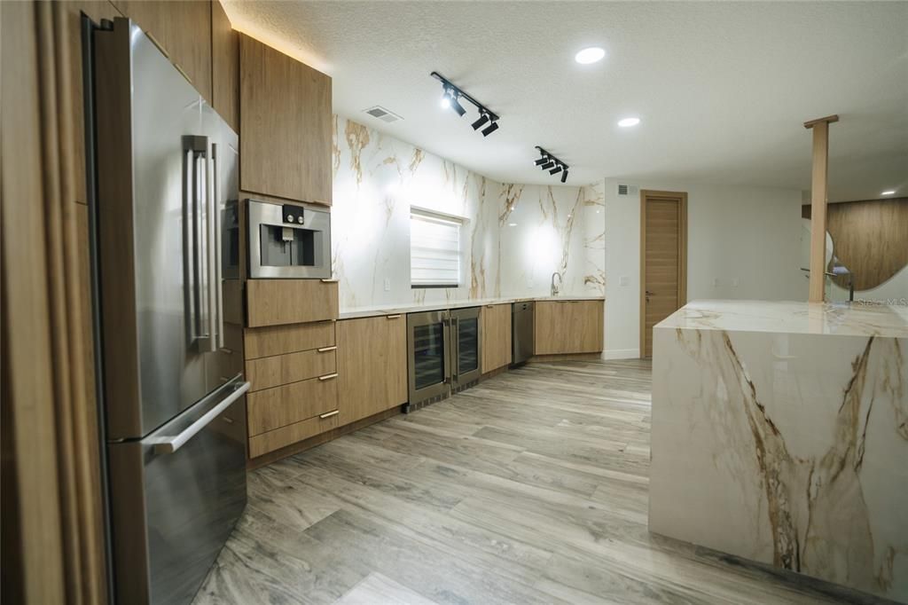 For Sale: $1,590,000 (5 beds, 2 baths, 3600 Square Feet)