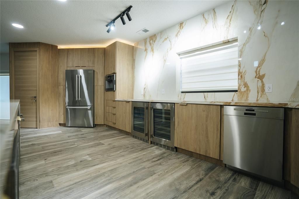 For Sale: $1,590,000 (5 beds, 2 baths, 3600 Square Feet)