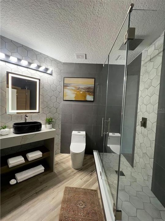 For Sale: $1,590,000 (5 beds, 2 baths, 3600 Square Feet)