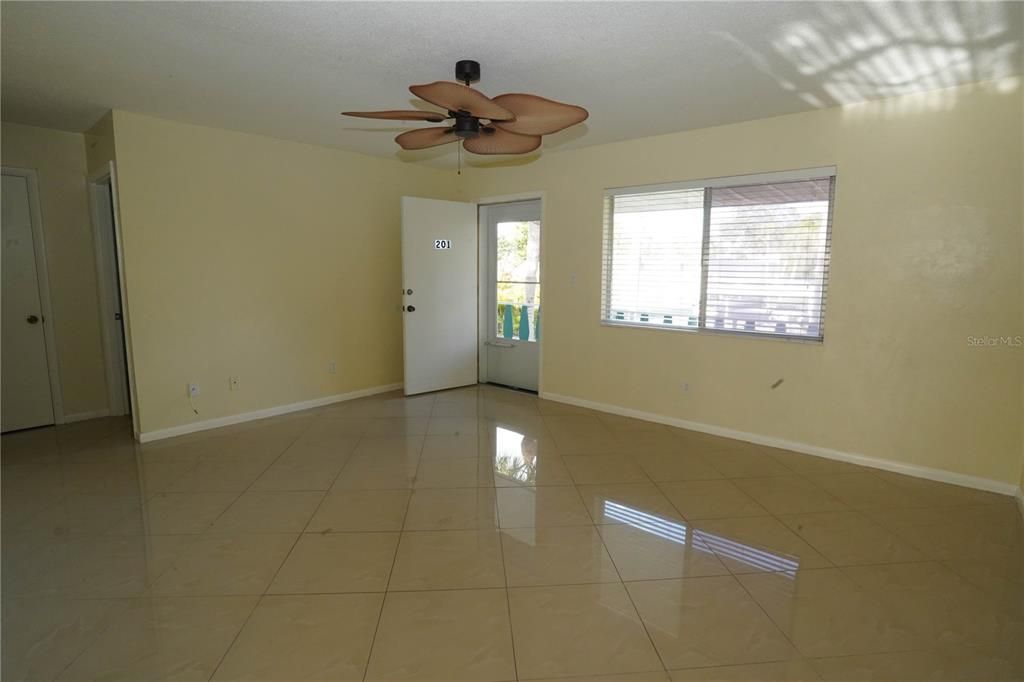 For Sale: $113,900 (2 beds, 1 baths, 744 Square Feet)