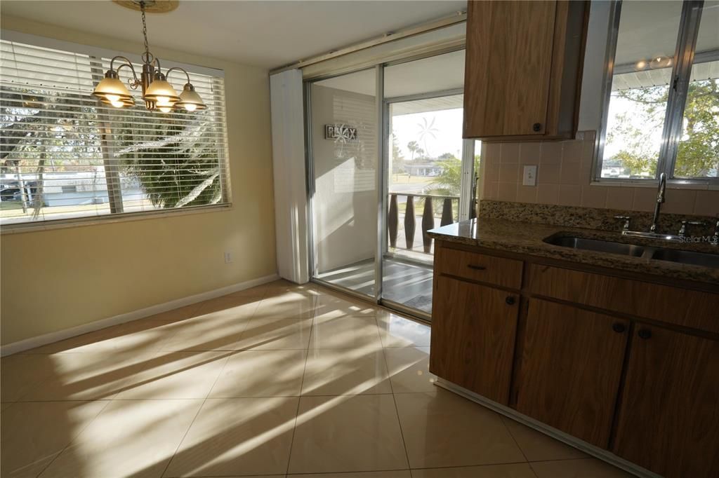 For Sale: $113,900 (2 beds, 1 baths, 744 Square Feet)