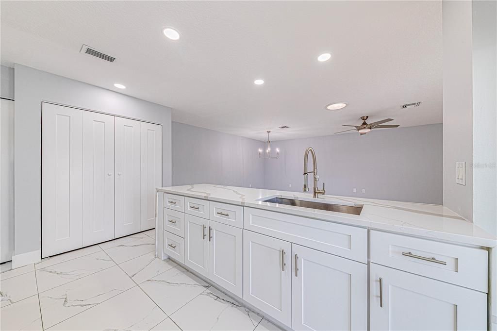 En Venta: $189,900 (2 camas, 2 baños, 1250 Pies cuadrados)