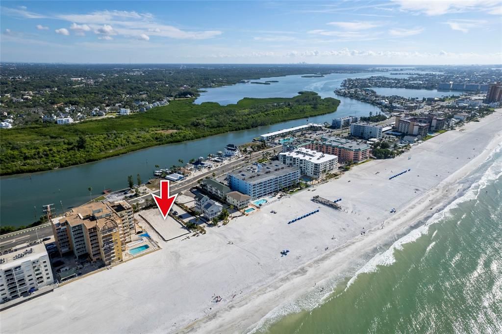 На продажу: $6,495,000 (0.72 acres)