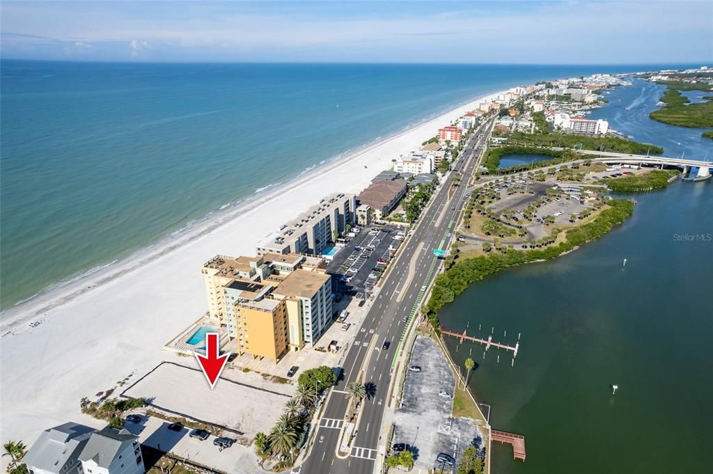 На продажу: $6,495,000 (0.72 acres)