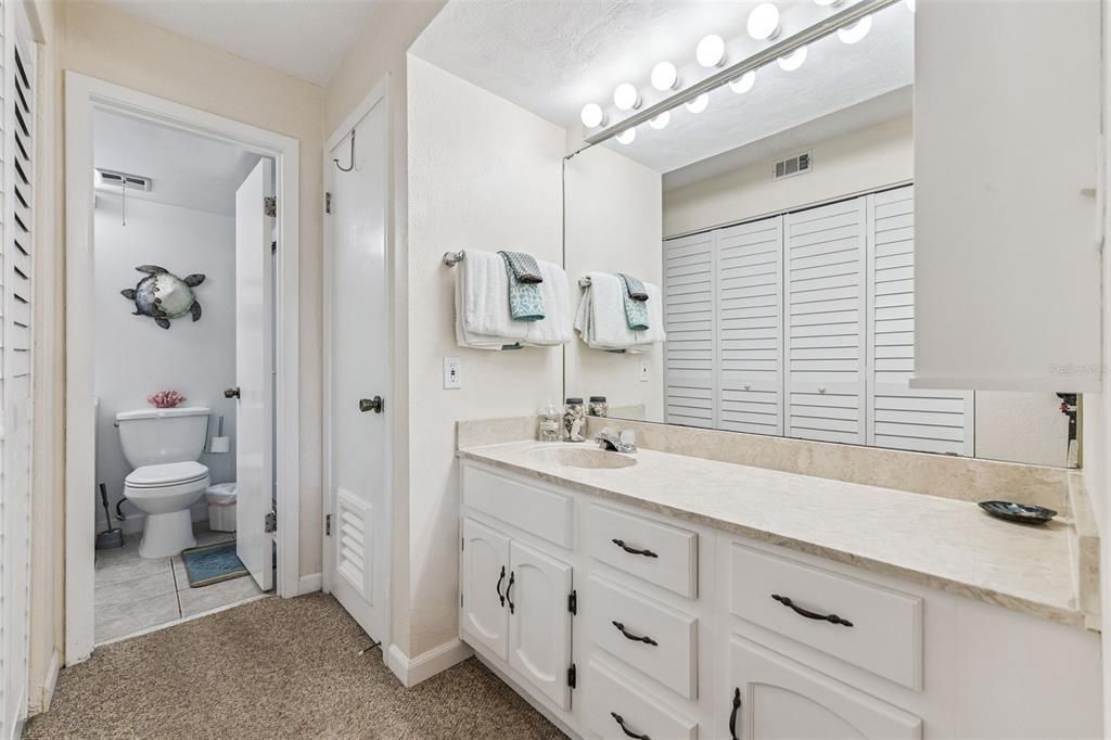 For Sale: $335,000 (1 beds, 1 baths, 766 Square Feet)
