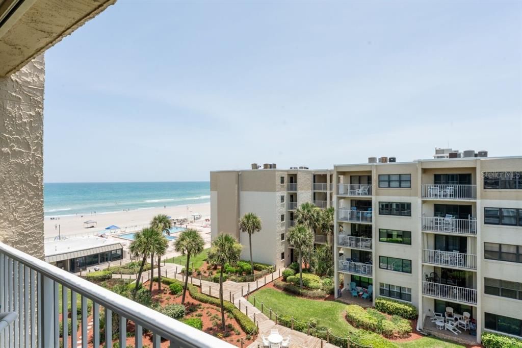 For Sale: $335,000 (1 beds, 1 baths, 766 Square Feet)