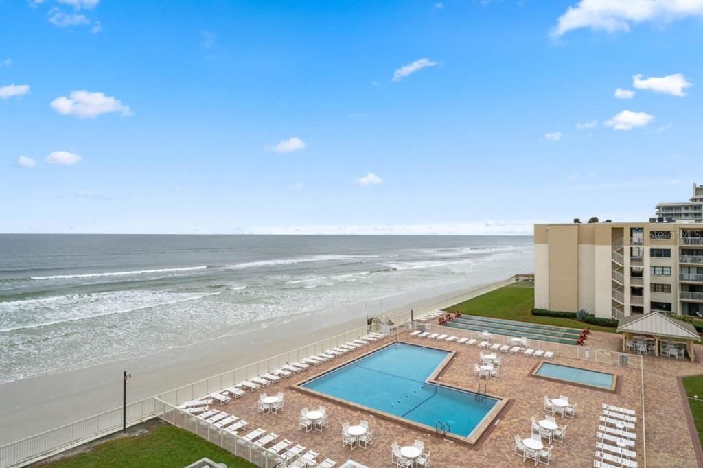 For Sale: $335,000 (1 beds, 1 baths, 766 Square Feet)