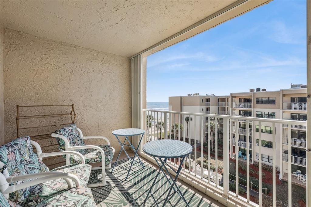 For Sale: $335,000 (1 beds, 1 baths, 766 Square Feet)