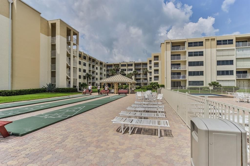 For Sale: $335,000 (1 beds, 1 baths, 766 Square Feet)