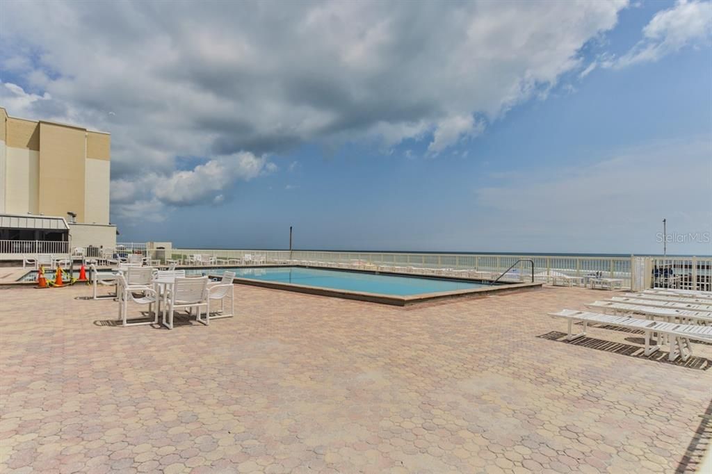 For Sale: $335,000 (1 beds, 1 baths, 766 Square Feet)