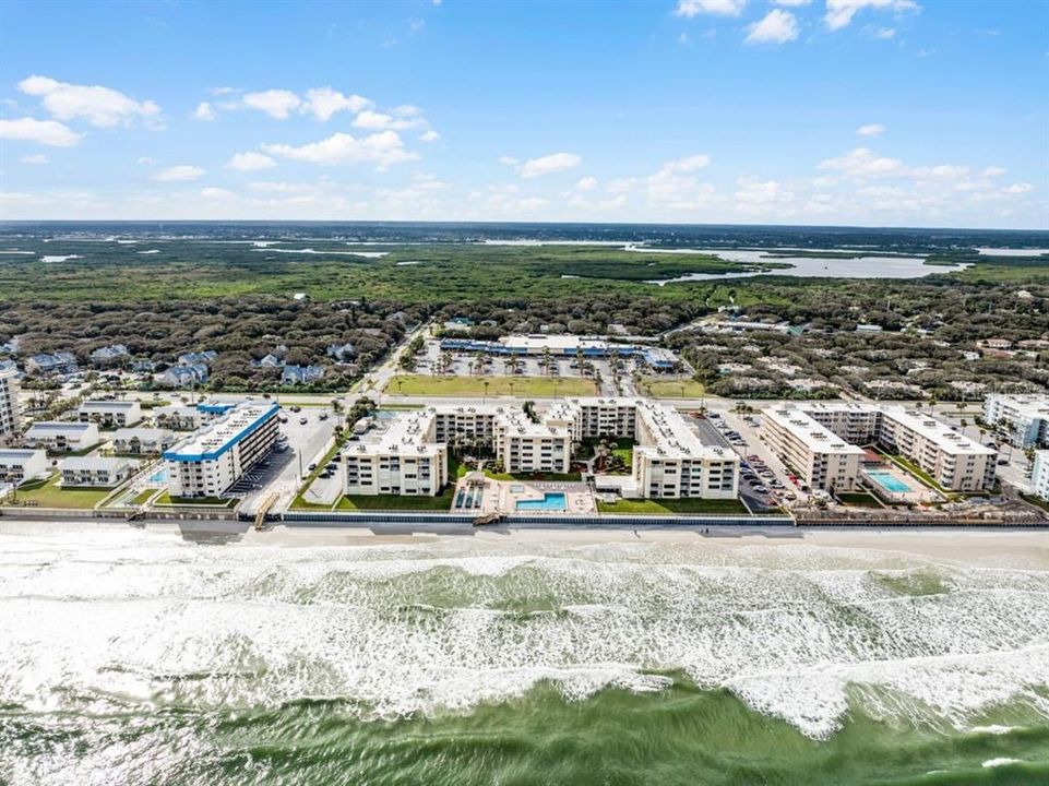 For Sale: $335,000 (1 beds, 1 baths, 766 Square Feet)