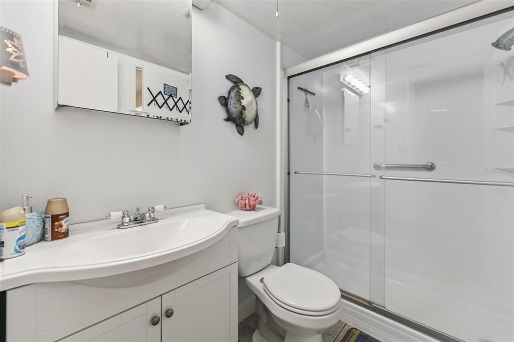 For Sale: $335,000 (1 beds, 1 baths, 766 Square Feet)