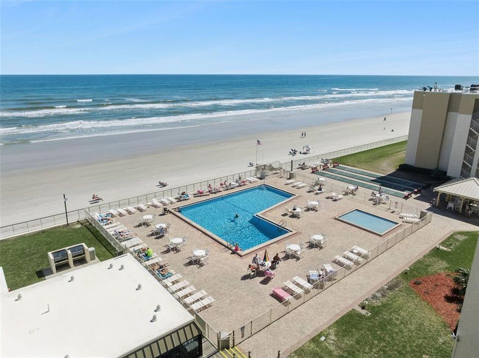 For Sale: $335,000 (1 beds, 1 baths, 766 Square Feet)