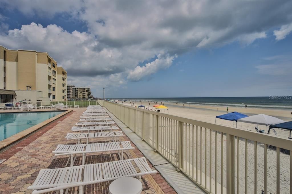 For Sale: $335,000 (1 beds, 1 baths, 766 Square Feet)