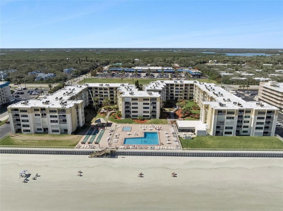 For Sale: $335,000 (1 beds, 1 baths, 766 Square Feet)