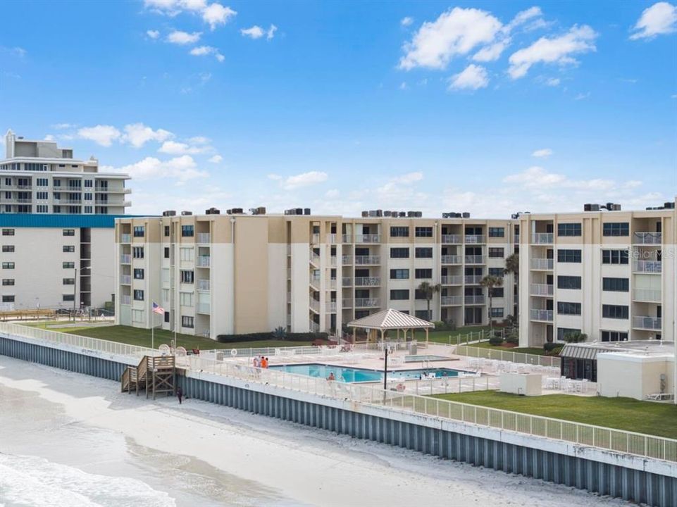 For Sale: $335,000 (1 beds, 1 baths, 766 Square Feet)