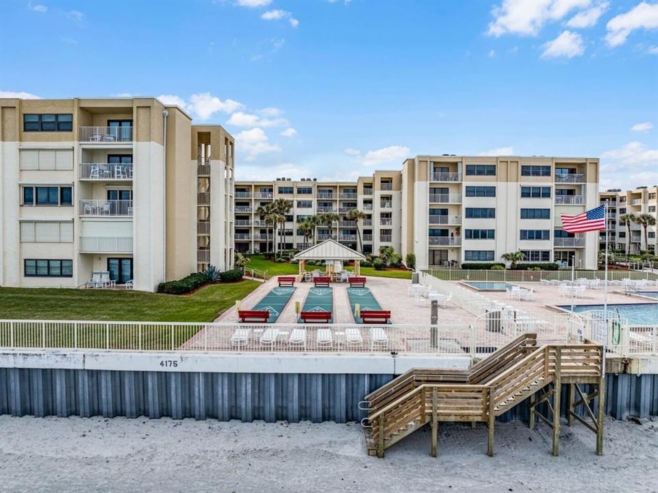 For Sale: $335,000 (1 beds, 1 baths, 766 Square Feet)