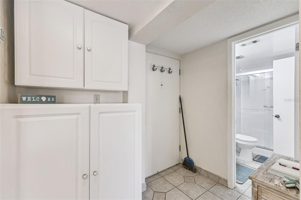 For Sale: $335,000 (1 beds, 1 baths, 766 Square Feet)