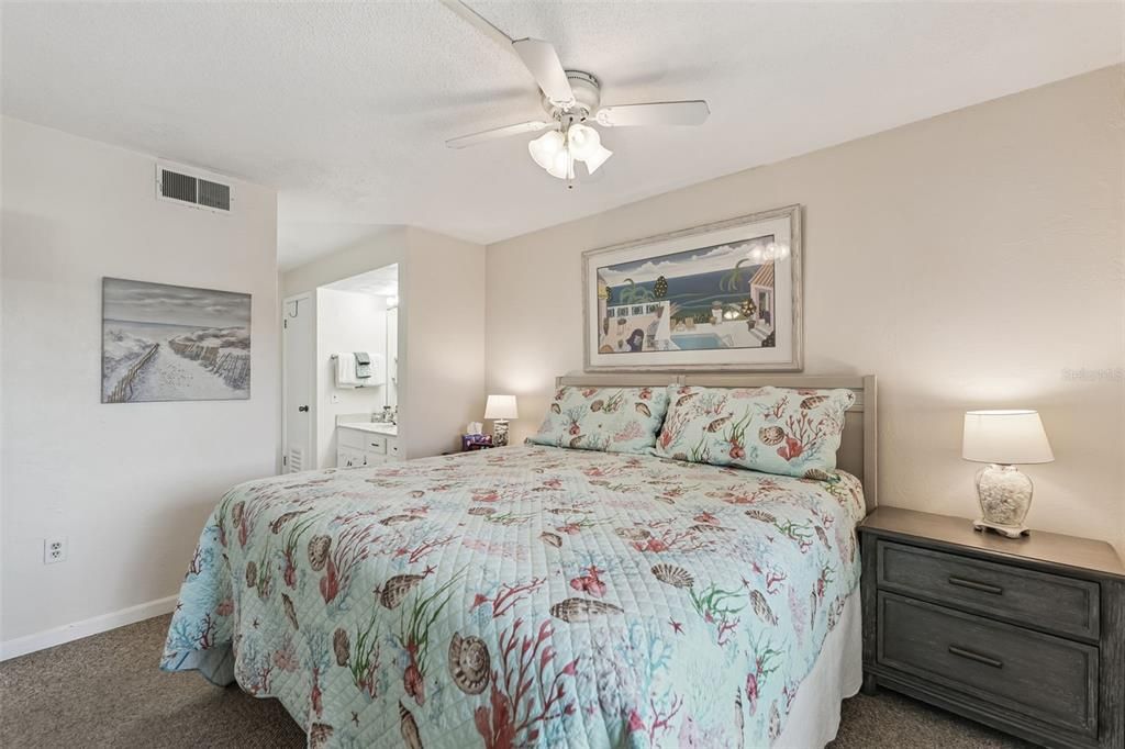 For Sale: $335,000 (1 beds, 1 baths, 766 Square Feet)