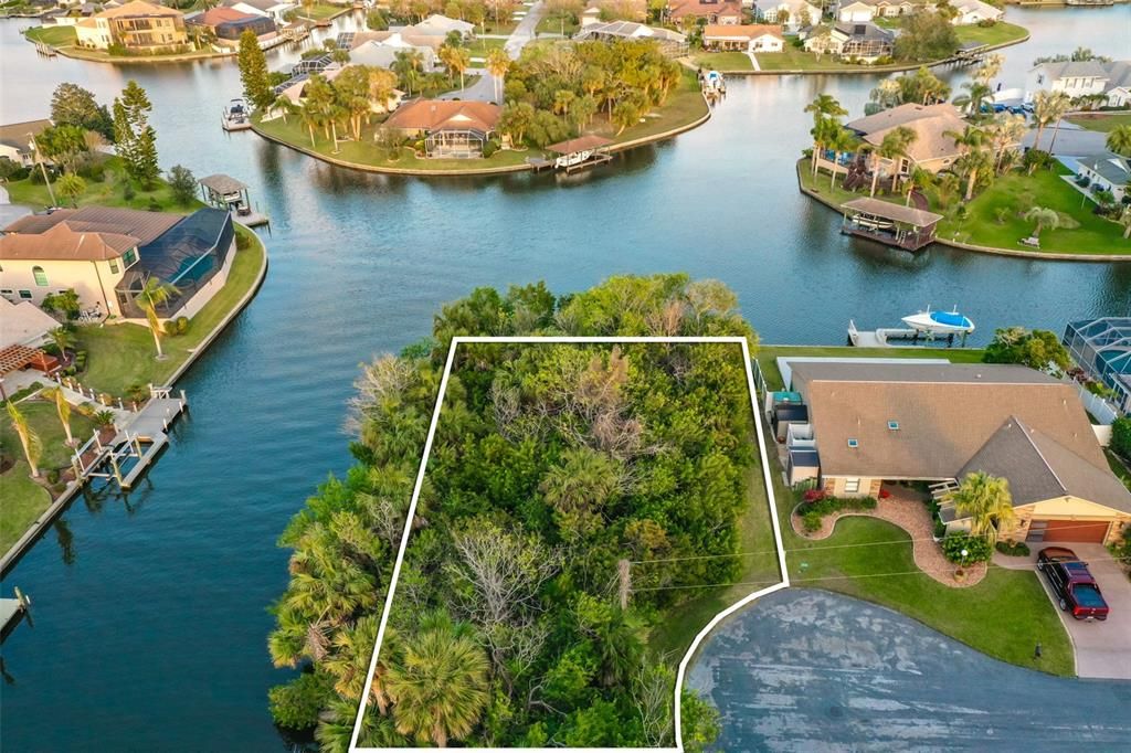En Venta: $425,000 (0.30 acres)