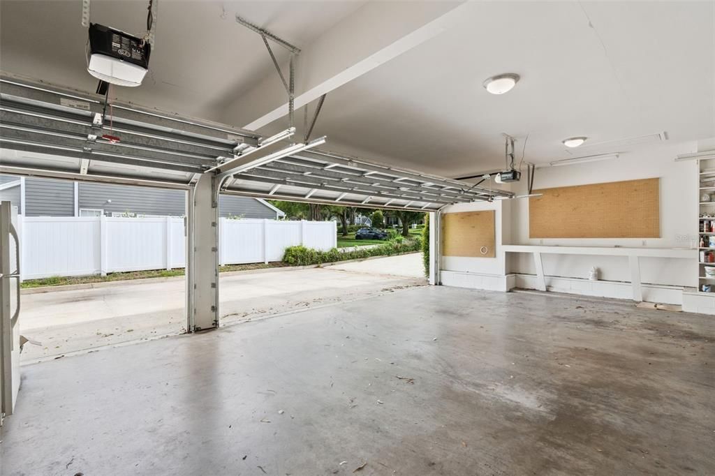 合同活跃: $1,250,000 (5 贝兹, 4 浴室, 4280 平方英尺)