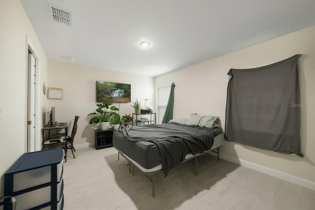 Active With Contract: $280,000 (3 beds, 2 baths, 1170 Square Feet)