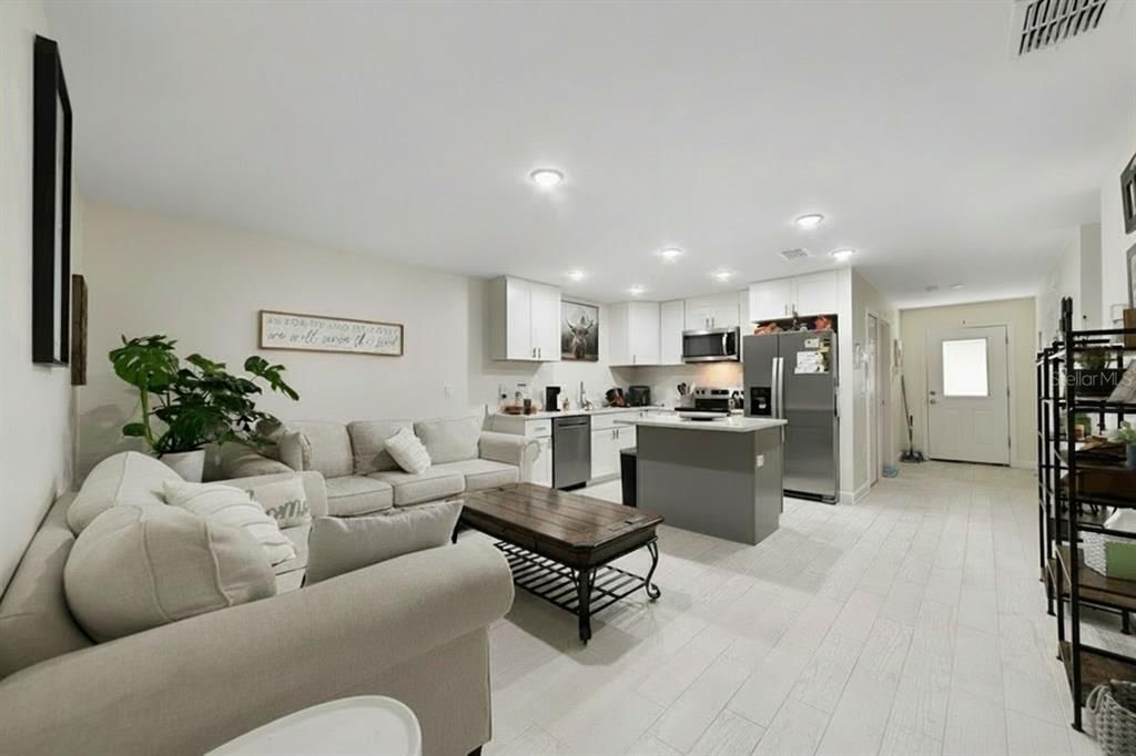Active With Contract: $280,000 (3 beds, 2 baths, 1170 Square Feet)