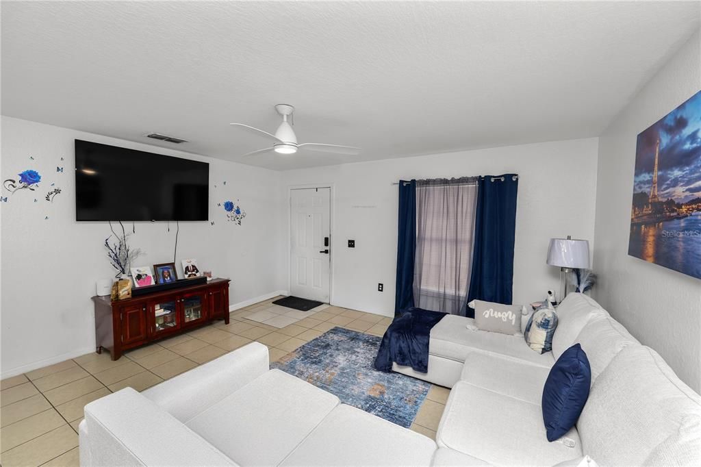 En Venta: $410,000 (6 camas, 0 baños, 2450 Pies cuadrados)
