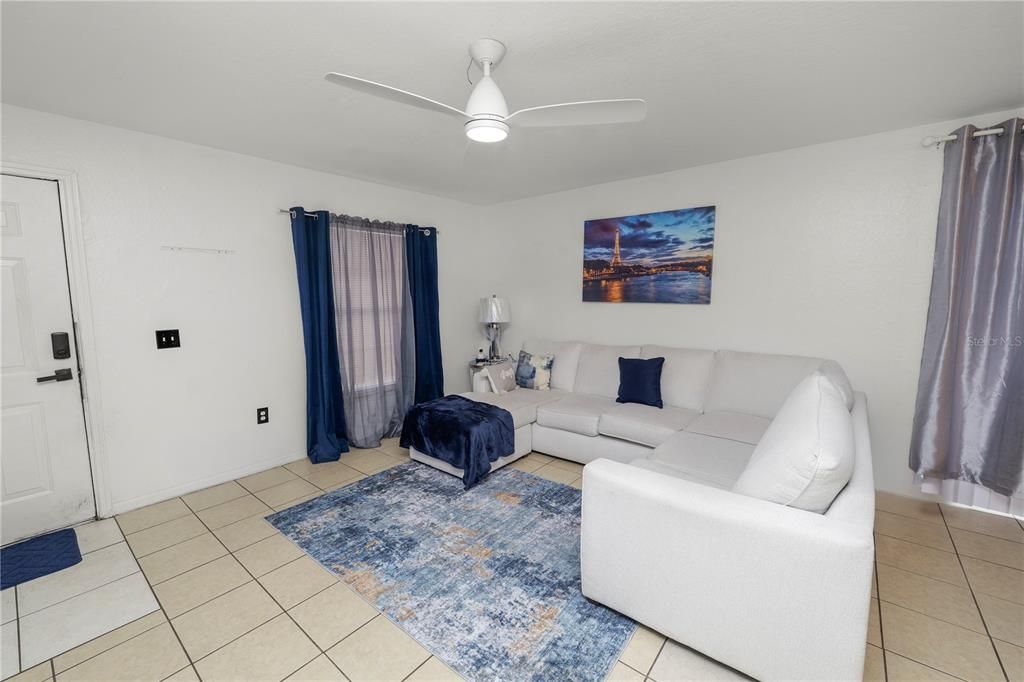 En Venta: $410,000 (6 camas, 0 baños, 2450 Pies cuadrados)