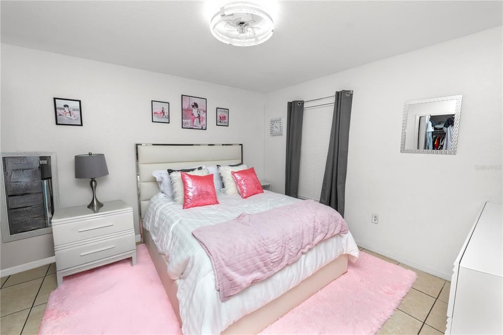 En Venta: $410,000 (6 camas, 0 baños, 2450 Pies cuadrados)