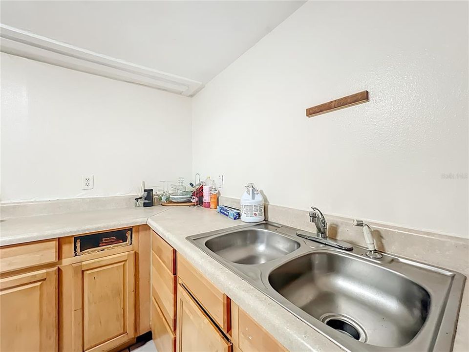 待售: $450,000 (5 贝兹, 0 浴室, 2341 平方英尺)