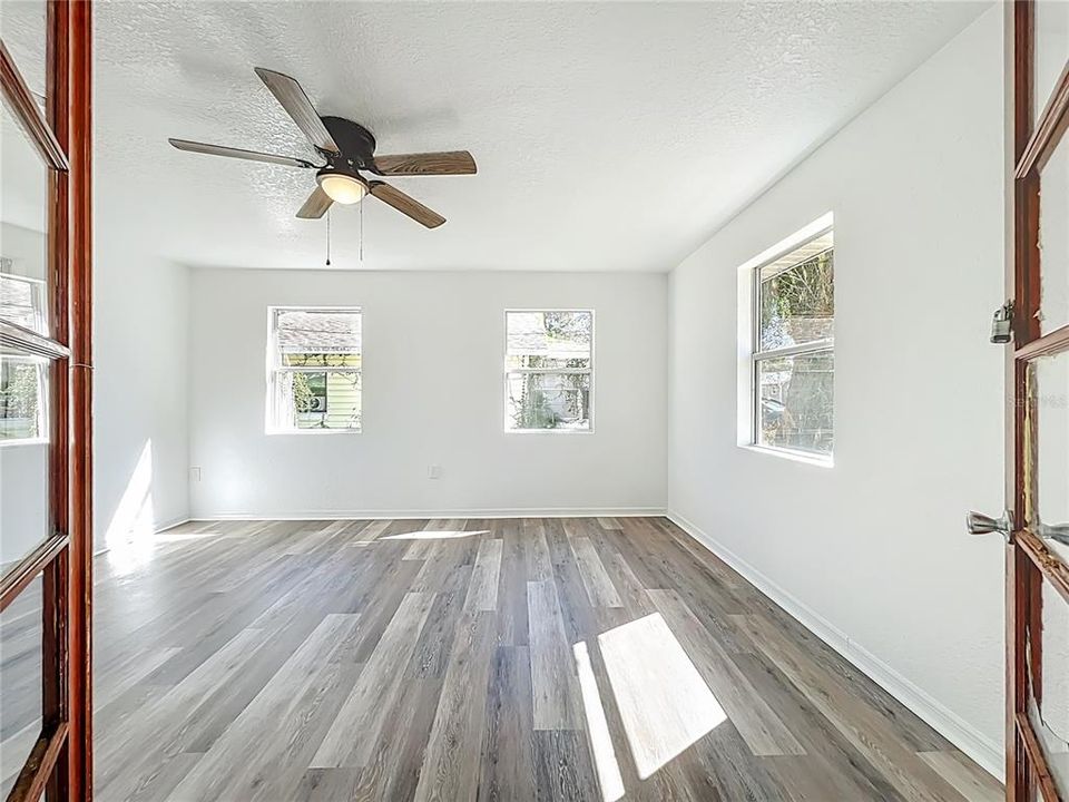 待售: $450,000 (5 贝兹, 0 浴室, 2341 平方英尺)