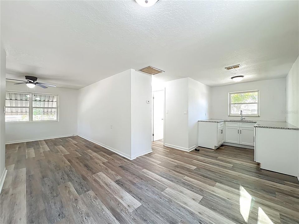 待售: $450,000 (5 贝兹, 0 浴室, 2341 平方英尺)