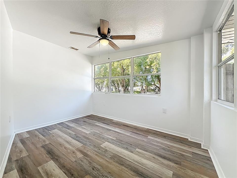 待售: $450,000 (5 贝兹, 0 浴室, 2341 平方英尺)