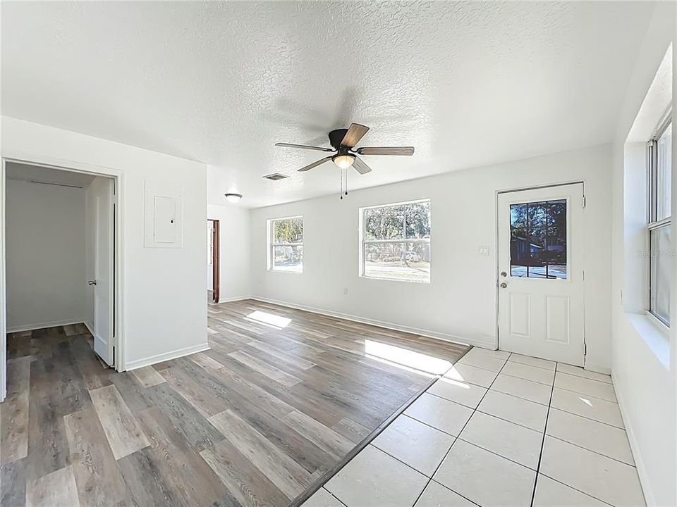 待售: $450,000 (5 贝兹, 0 浴室, 2341 平方英尺)