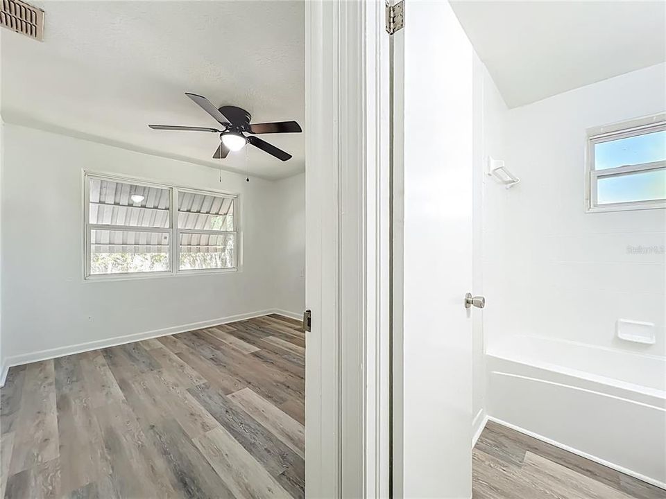 待售: $450,000 (5 贝兹, 0 浴室, 2341 平方英尺)