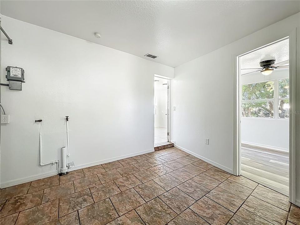 待售: $450,000 (5 贝兹, 0 浴室, 2341 平方英尺)