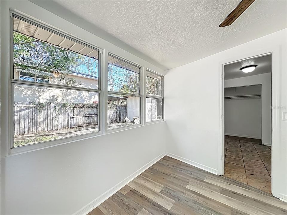 待售: $450,000 (5 贝兹, 0 浴室, 2341 平方英尺)