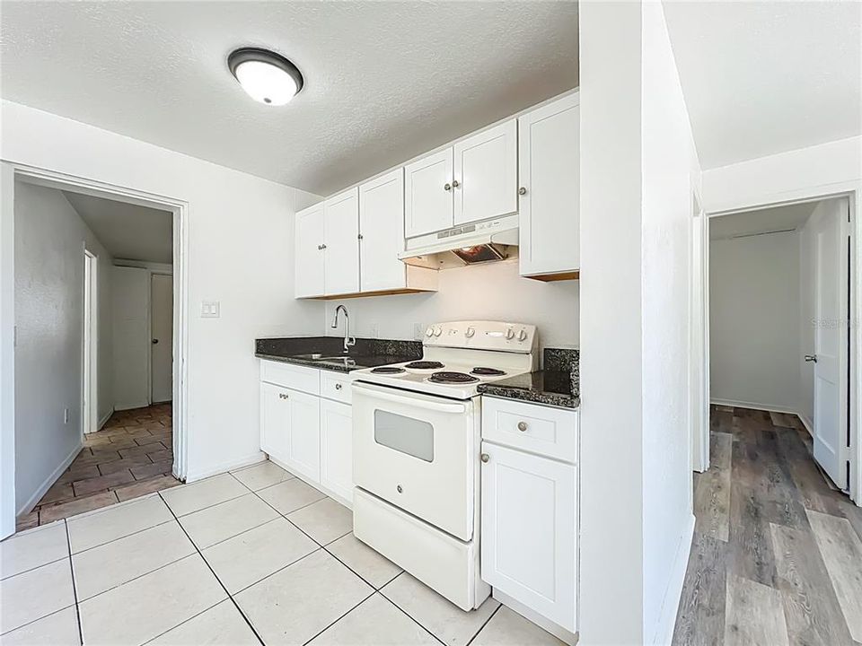 待售: $450,000 (5 贝兹, 0 浴室, 2341 平方英尺)